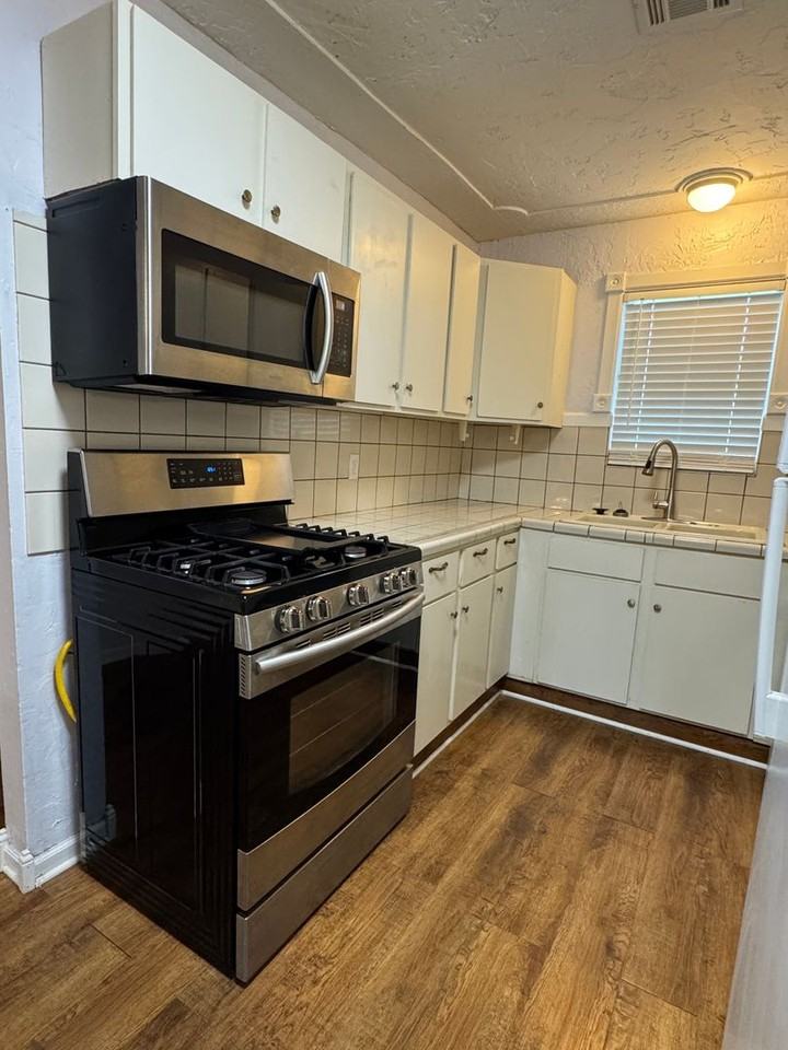 2308 Nw Woodridge Dr - Photo 3 of 15