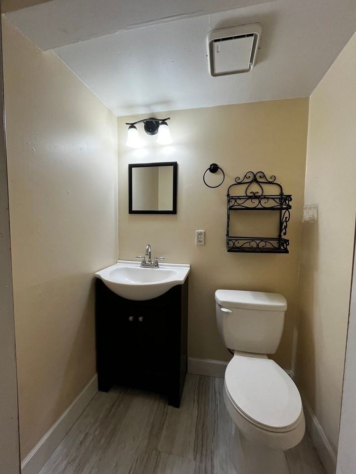 9 W Mission Ave - Photo 2 of 7