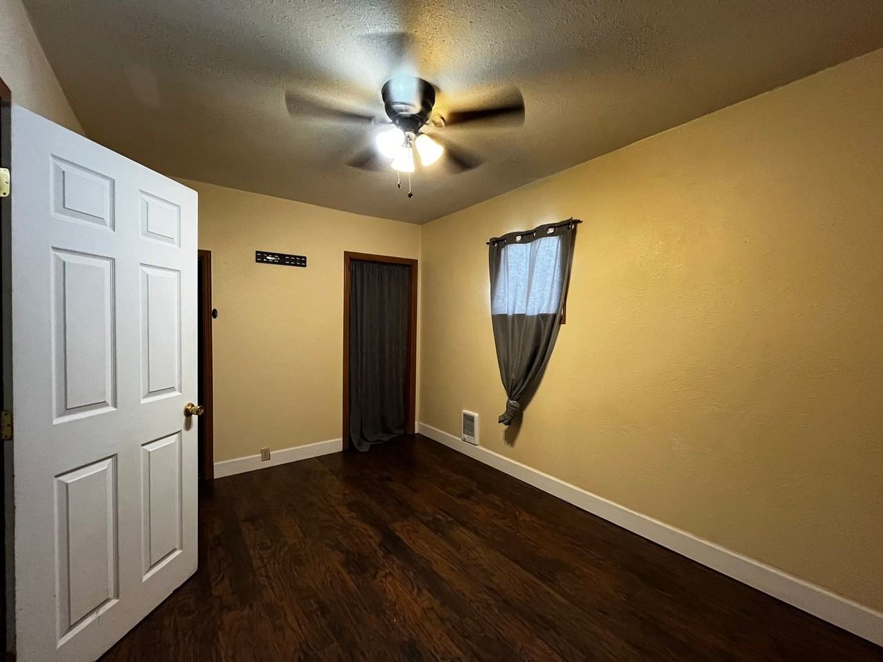 9 W Mission Ave - Photo 3 of 7