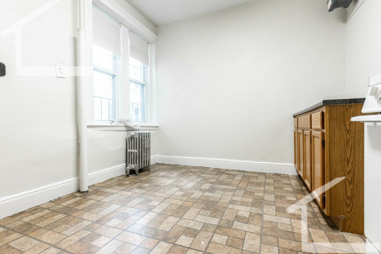 1814 Commonwealth Avenue - Photo 5 of 6