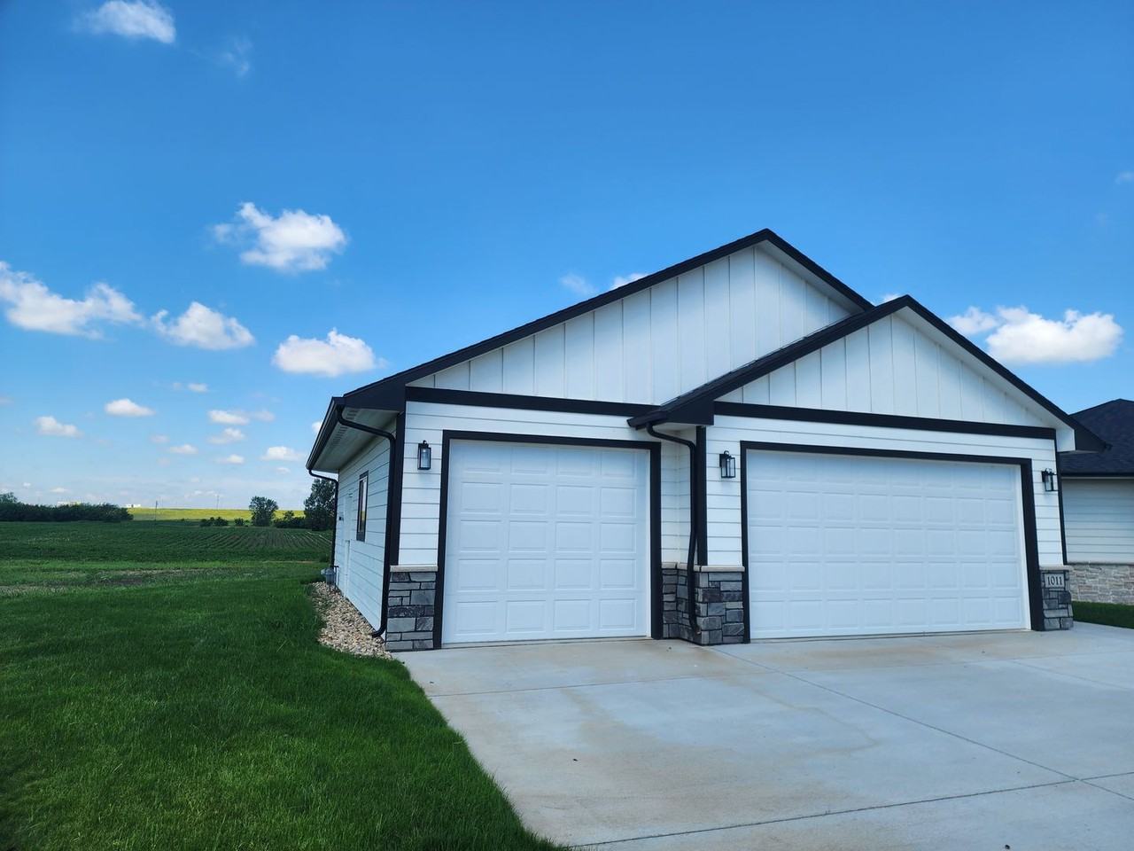 1011 Tortuga Ave - Photo 2 of 17