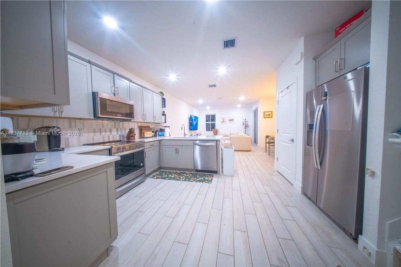 138 Sw 171st Way - Photo 3 of 24