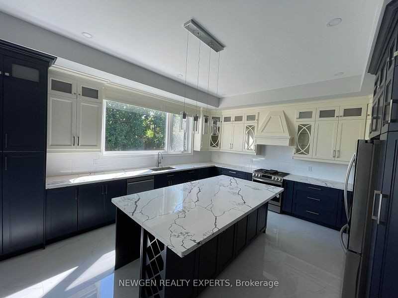 33 Twin Pauls Crescent - Photo 2 of 11