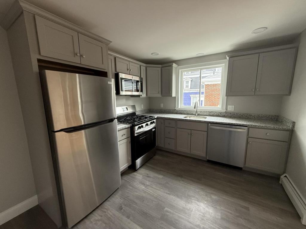 534 Locust St - Photo 2 of 7
