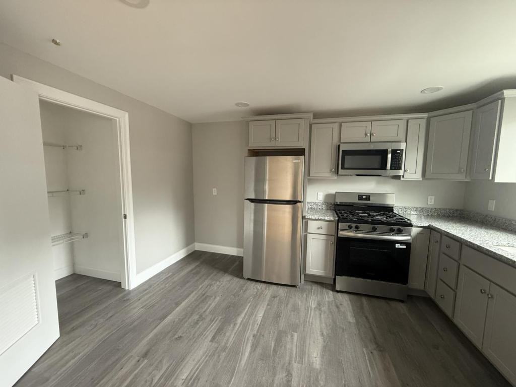 534 Locust St - Photo 3 of 7