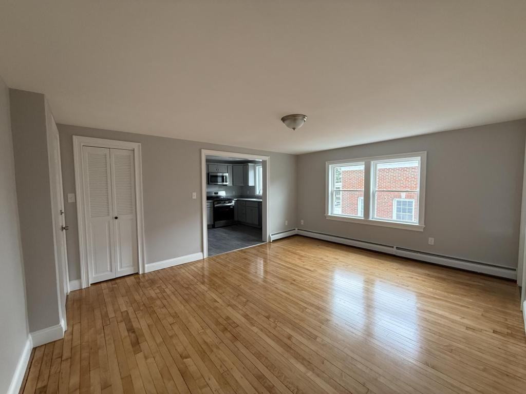 534 Locust St - Photo 5 of 7