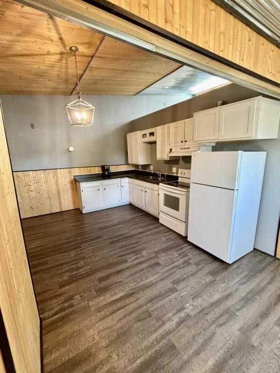 638 Washakie St - Photo 2 of 19