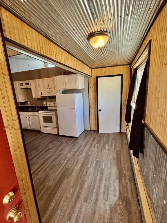 638 Washakie St - Photo 3 of 19