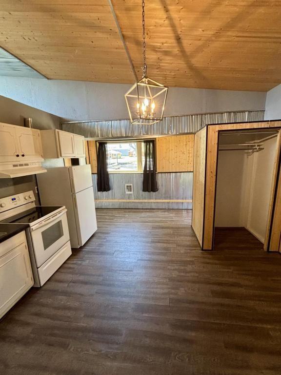 638 Washakie St - Photo 4 of 19