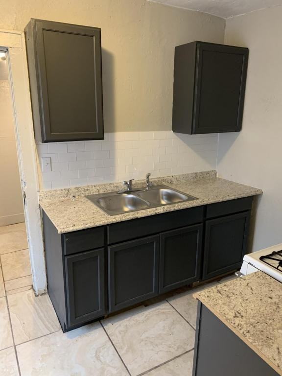 1829 E Madison St - Photo 5 of 18