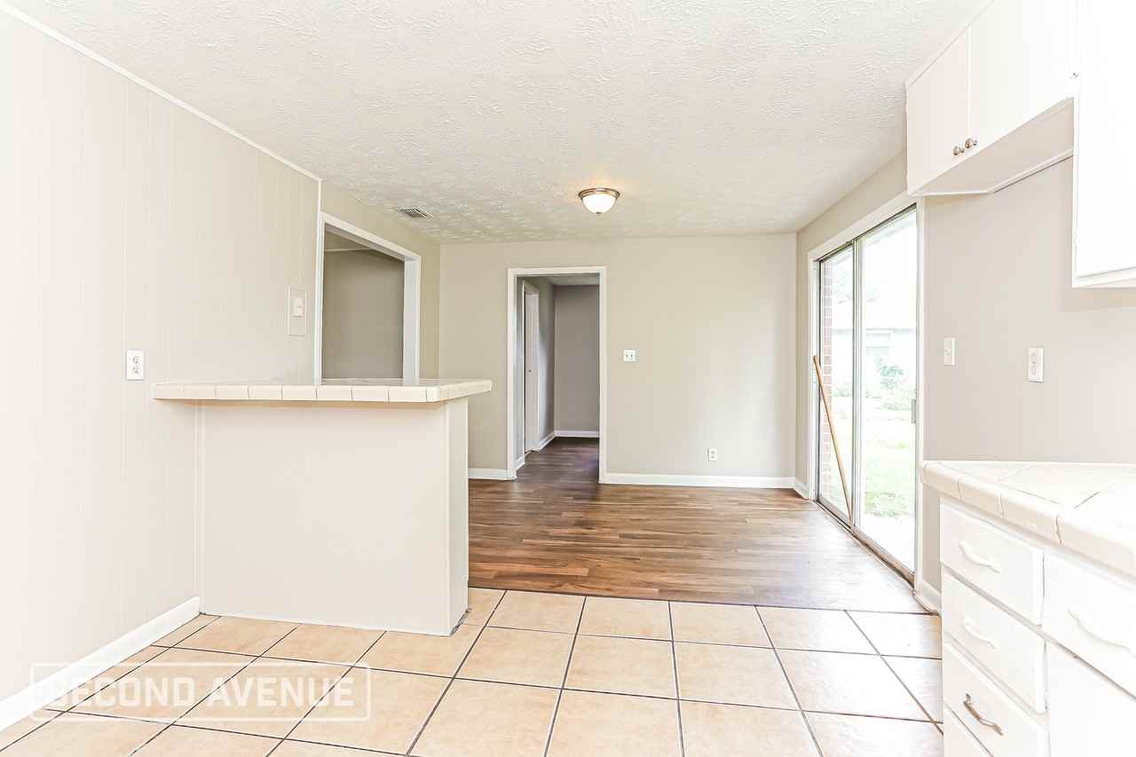 5442 Foxboro Rd - Photo 5 of 23