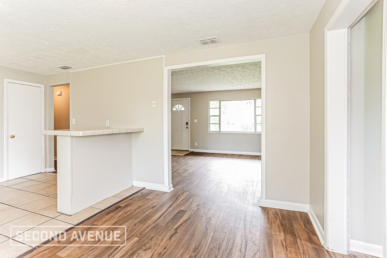 5442 Foxboro Rd - Photo 6 of 23