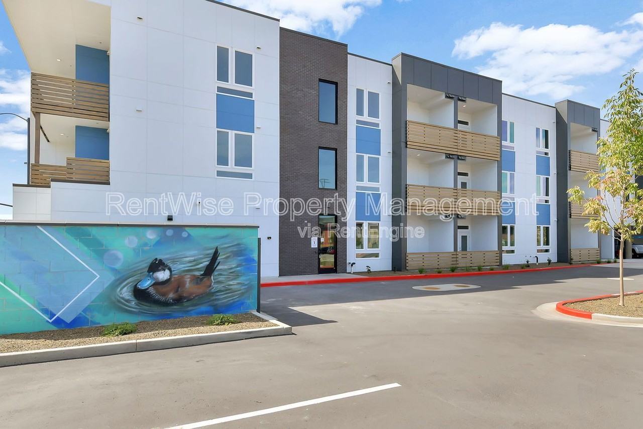 385 E 42nd St #216 - Photo 3 of 16