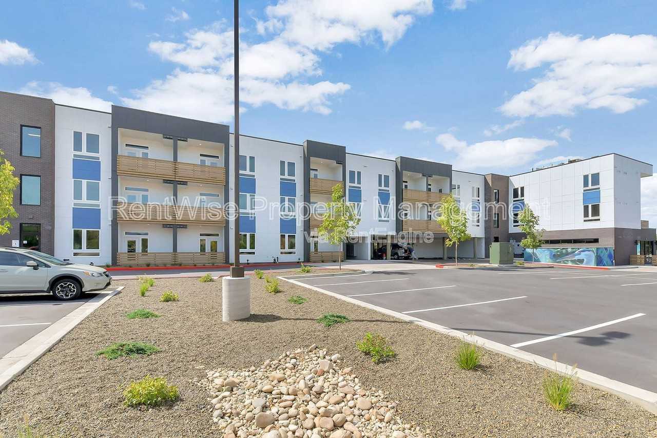 385 E 42nd St #216 - Photo 4 of 16