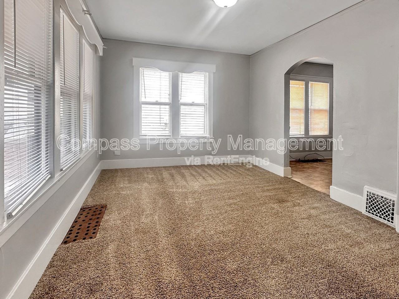 705 Knapp St Ne - Photo 4 of 7