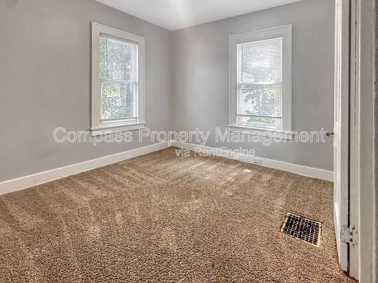 705 Knapp St Ne - Photo 7 of 7