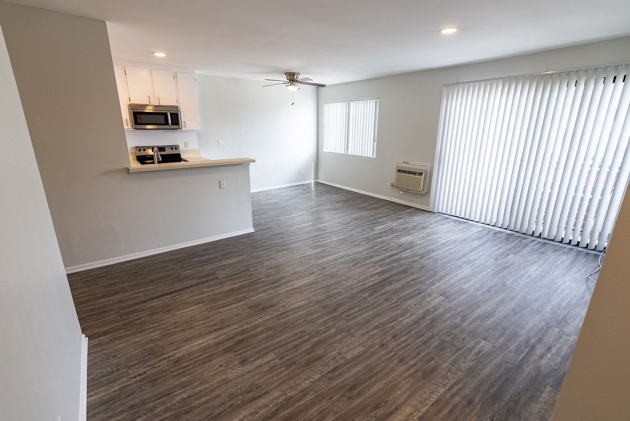 4444 Ensign Avenue - Photo 6 of 21
