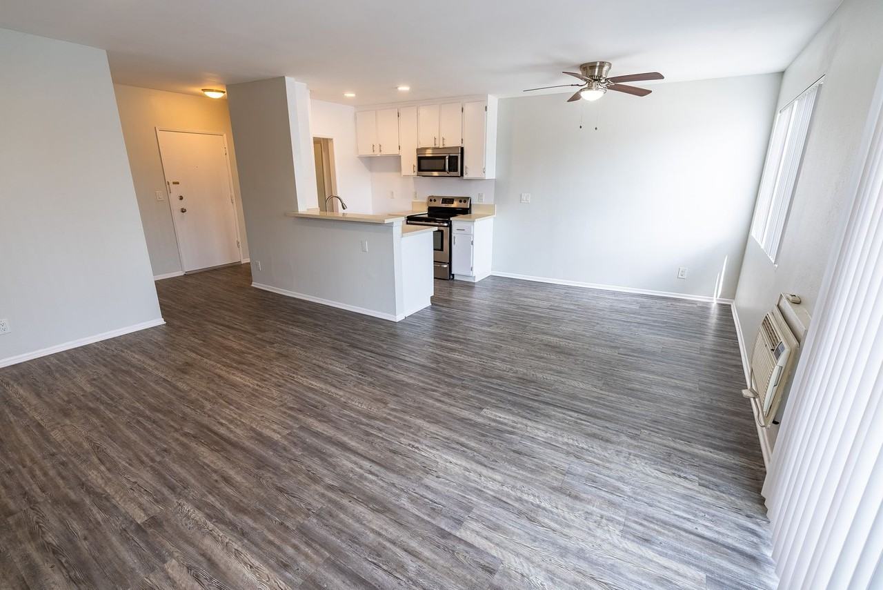 4444 Ensign Avenue - Photo 7 of 21