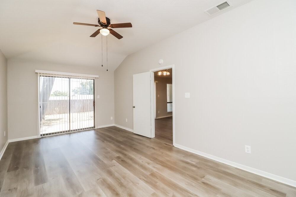 6503 Rockland Dr - Photo 5 of 16