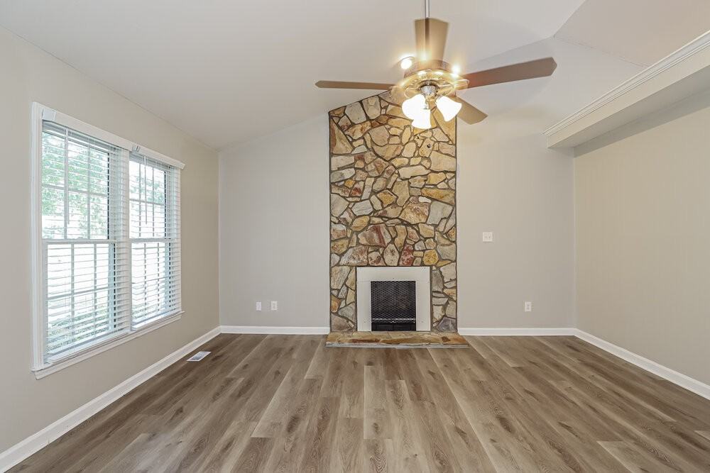 235 Lorraine Dr - Photo 5 of 16