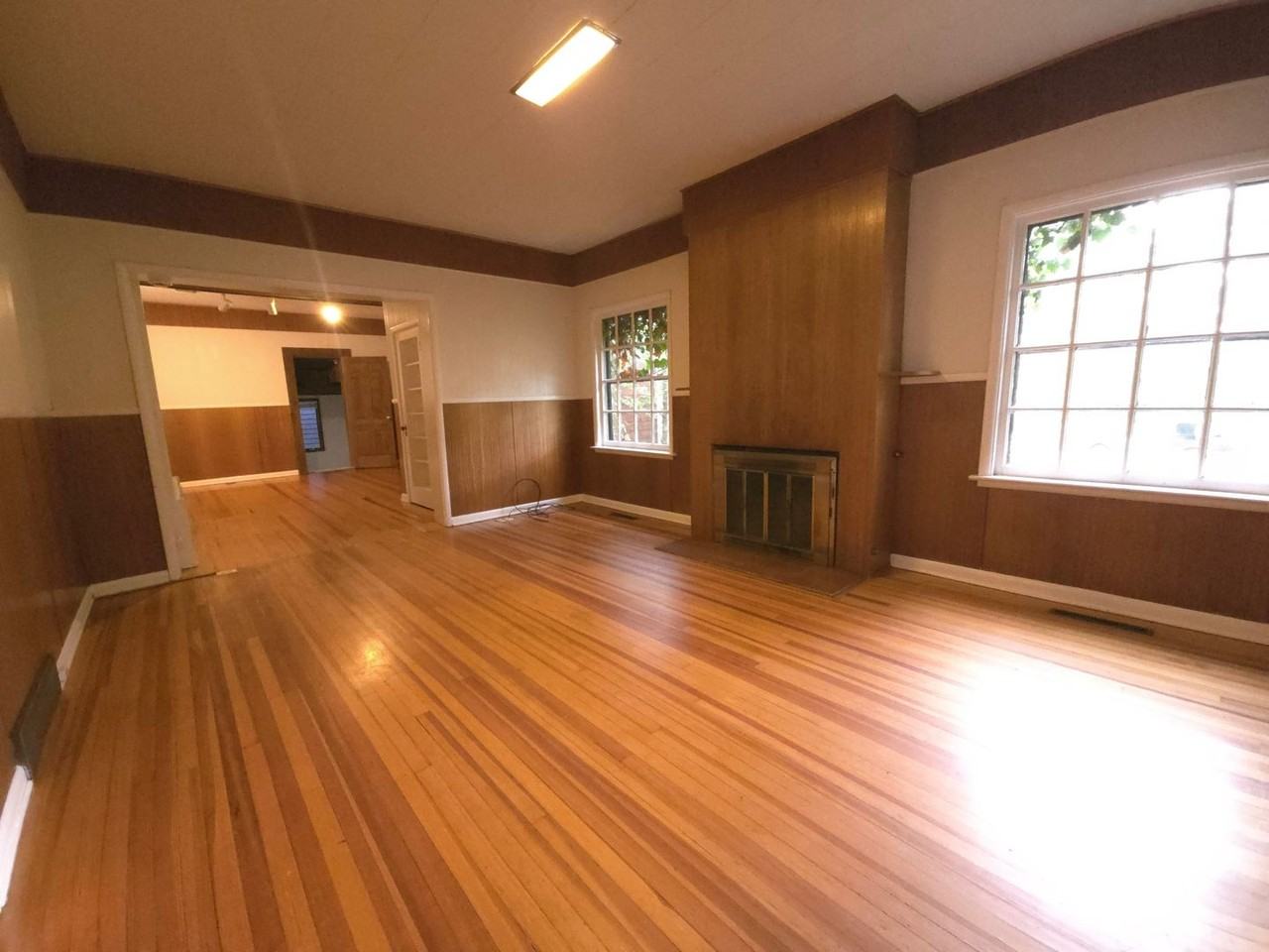 740 University Ave - Photo 2 of 34