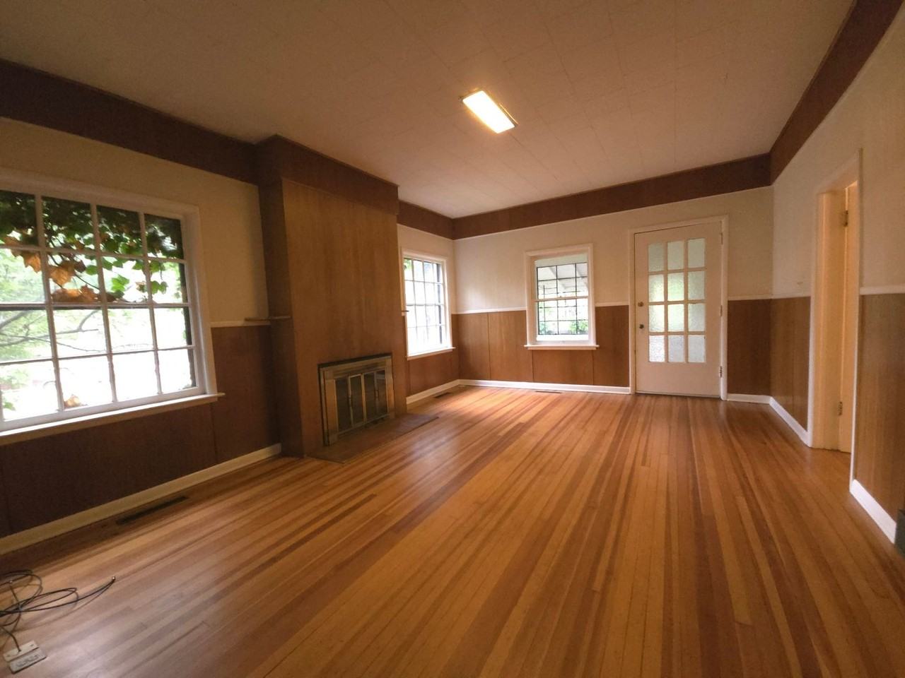 740 University Ave - Photo 3 of 34