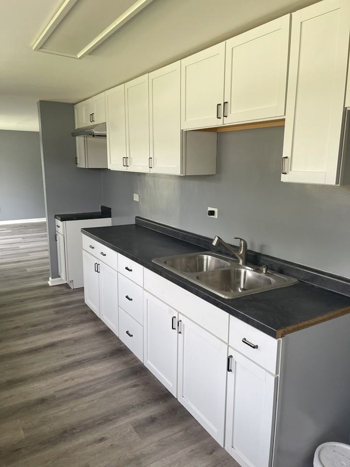 16621 Plymouth Dr - Photo 2 of 10