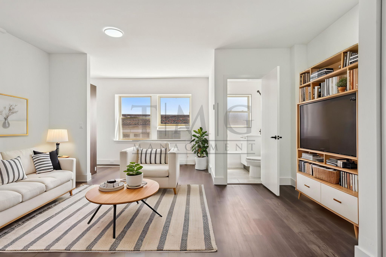 1555 W Hollywood Ave #202