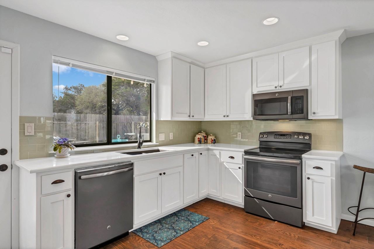 202 Lighthouse Dr - Photo 4 of 30