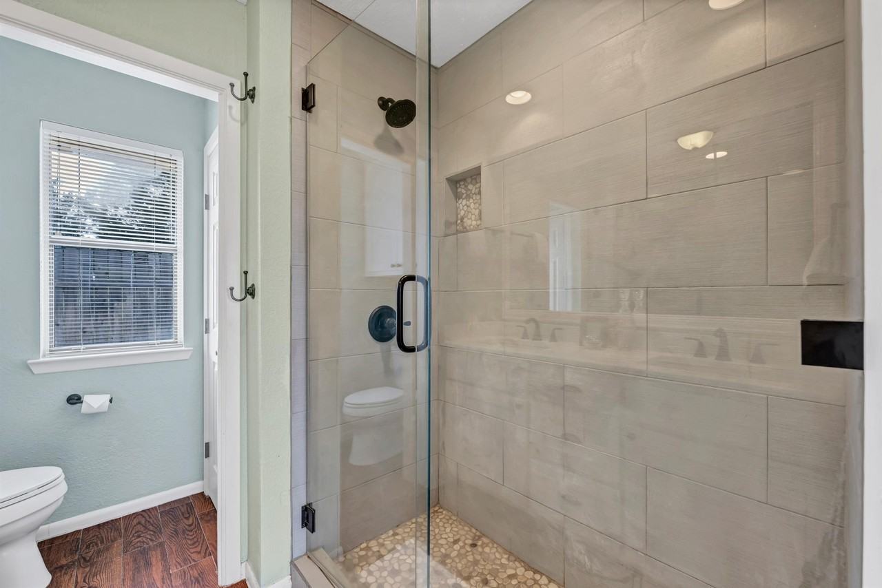 202 Lighthouse Dr - Photo 4 of 30