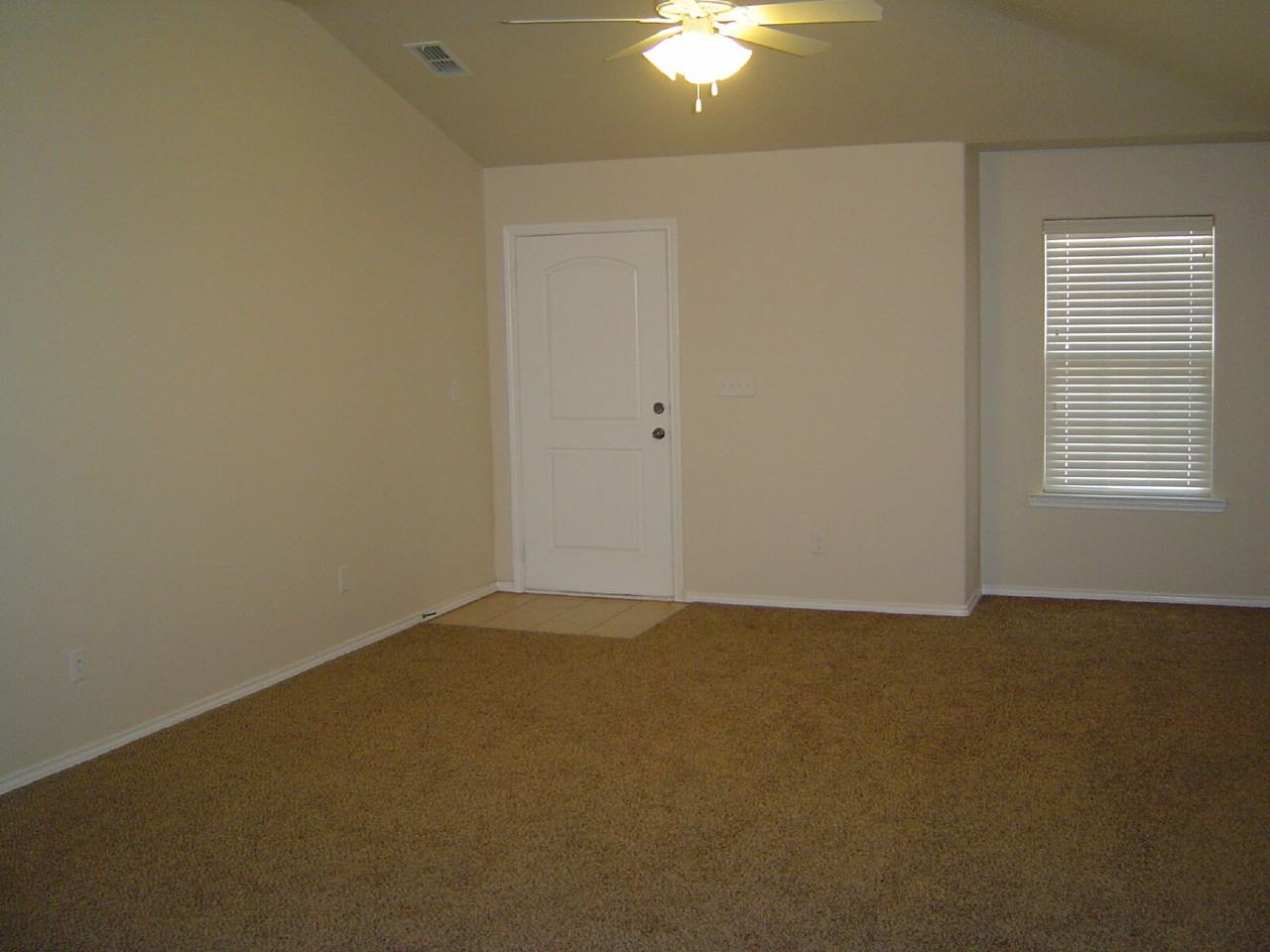 5740 110th St - Photo 6 of 11