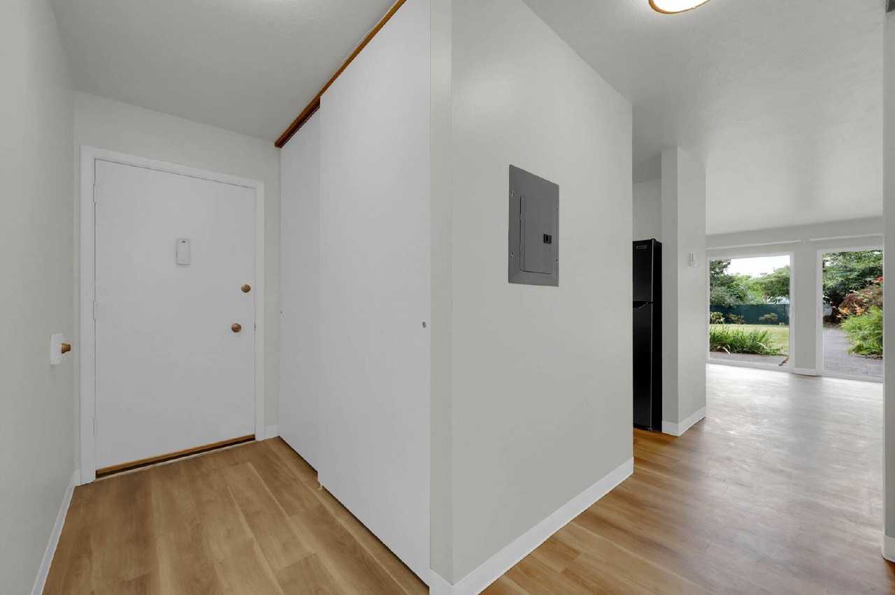 2760 Willamette - 116 - Photo 2 of 18