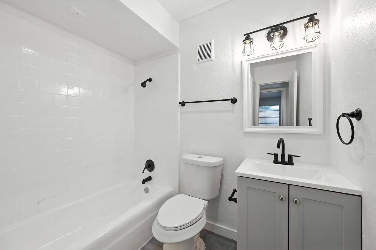 South Crest Apartments: All Bills Paid - Photo 5 of 50