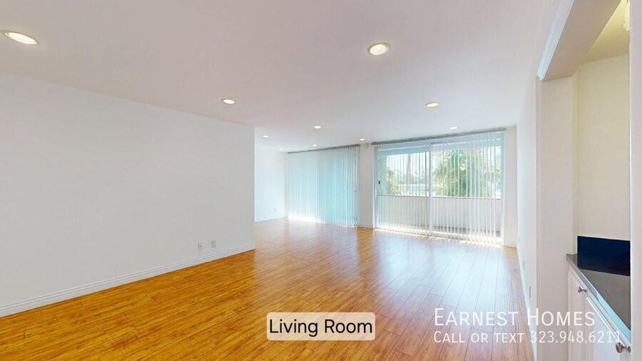 4915 Tyrone Ave Apt 203 - Photo 2 of 30