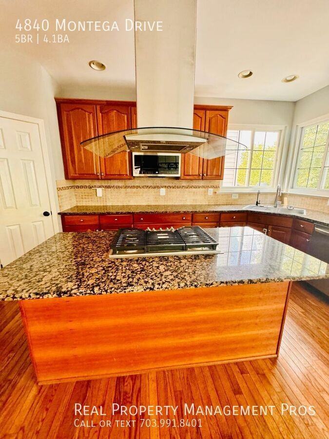 4840 Montega Dr - Photo 3 of 15