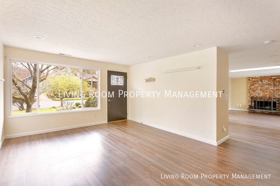 1815 Se 52nd Ave - Photo 2 of 15