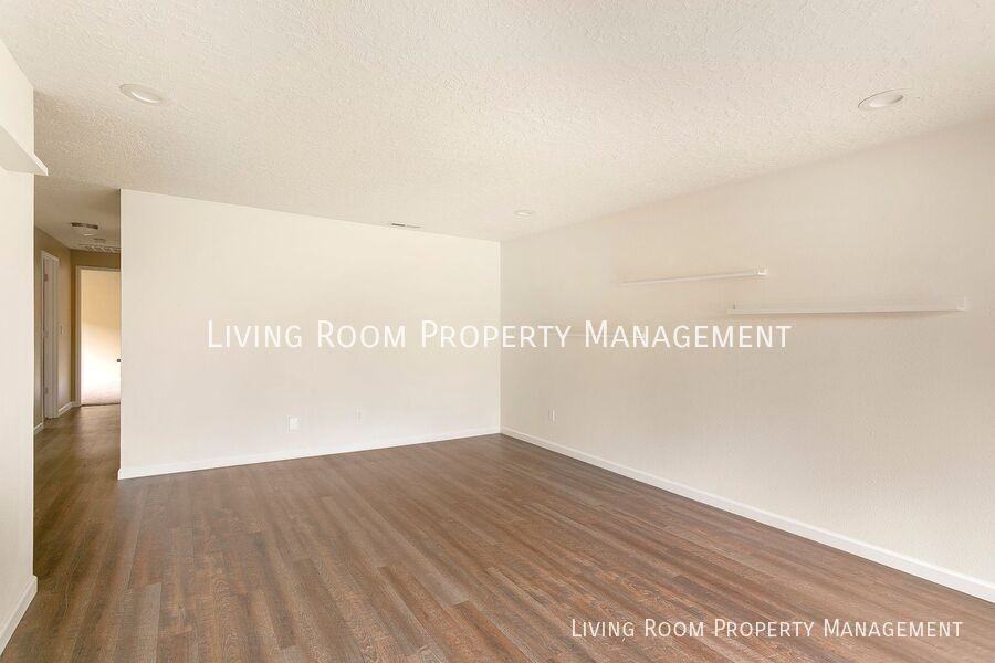 1815 Se 52nd Ave - Photo 3 of 15