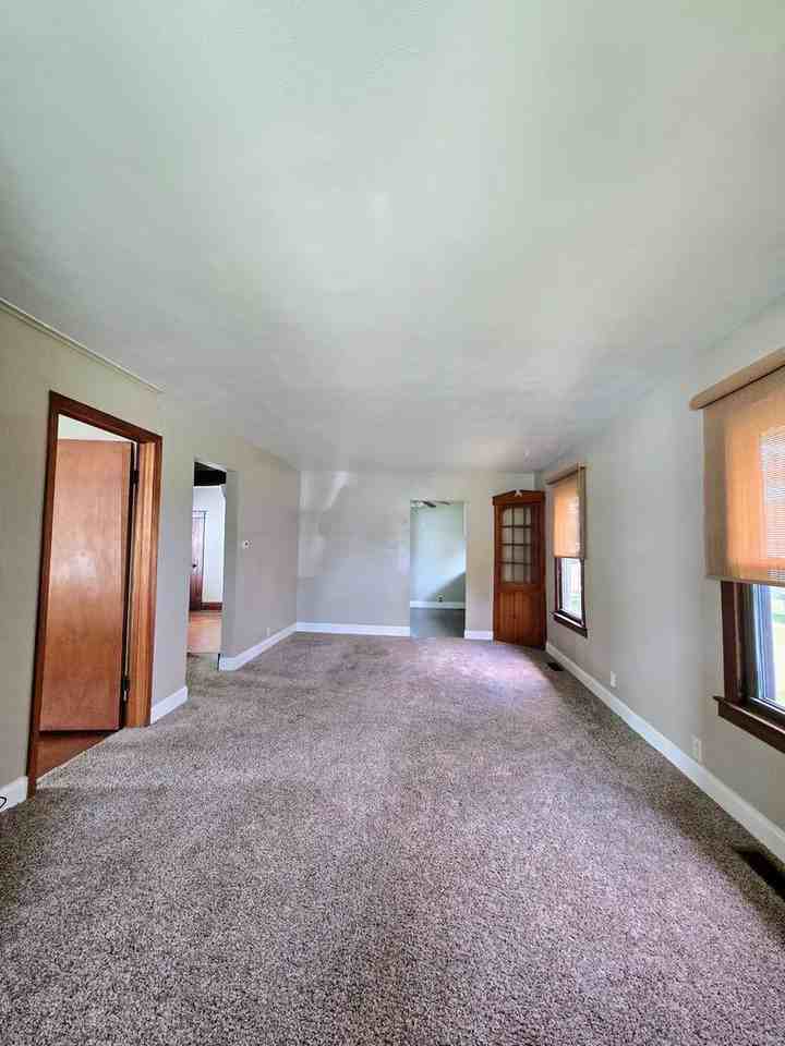 1128 S Waugh St - Photo 2 of 21