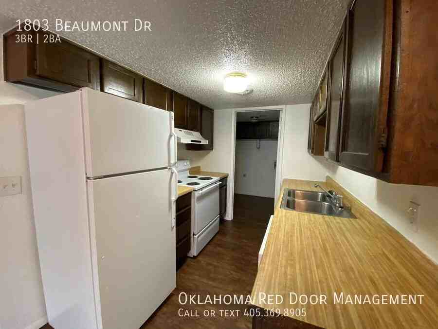 1803 Beaumont Dr - Photo 3 of 25