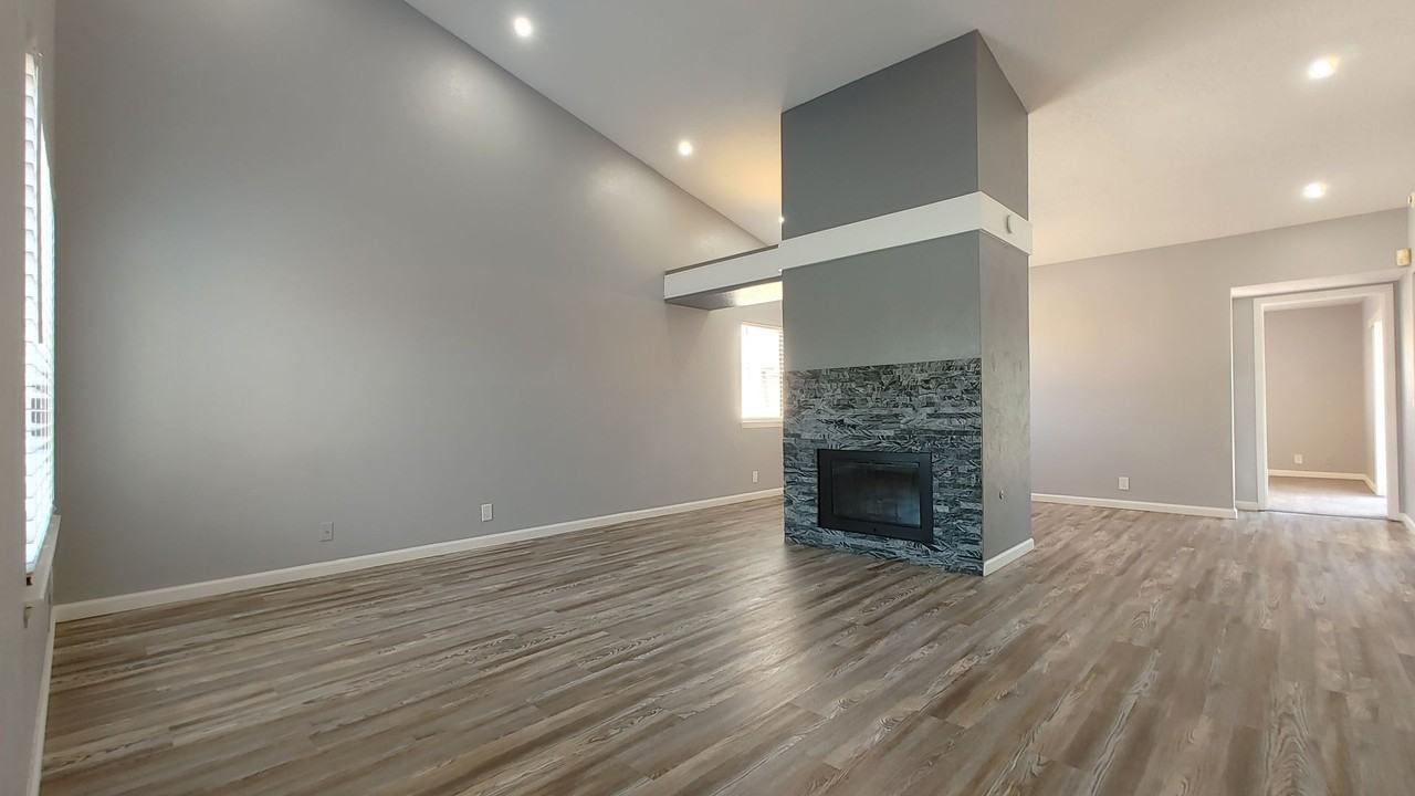 11809 Elvin Ave Ne - Photo 2 of 13