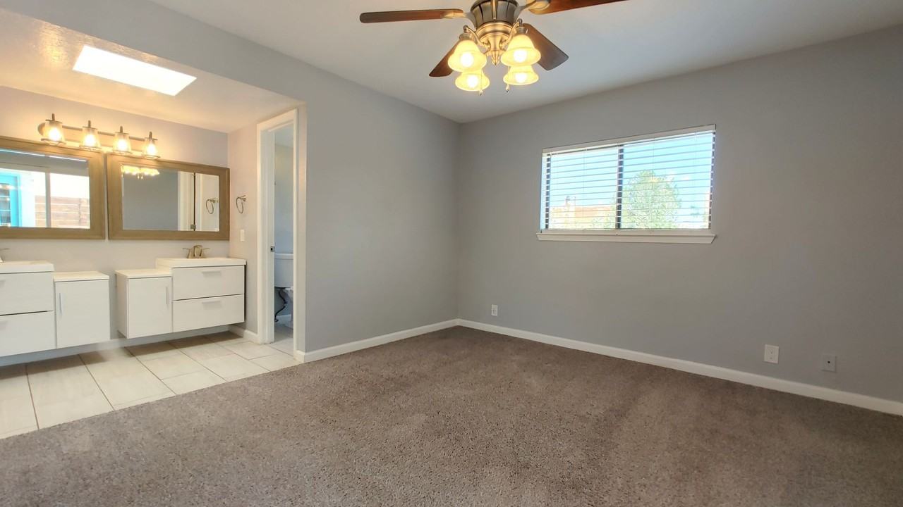 11809 Elvin Ave Ne - Photo 6 of 13