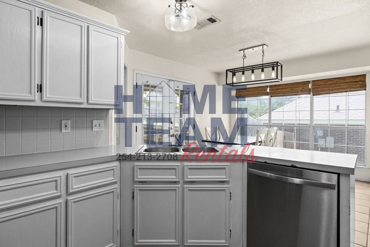 714 Silver Creek Dr - Photo 5 of 17