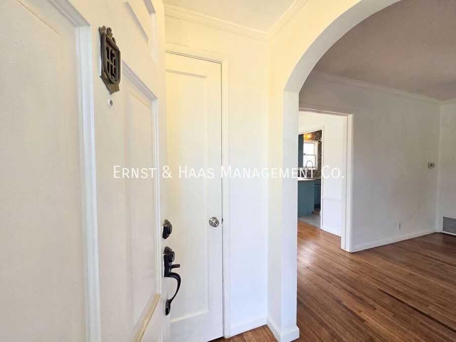 1067 Ximeno Ave - Photo 3 of 31