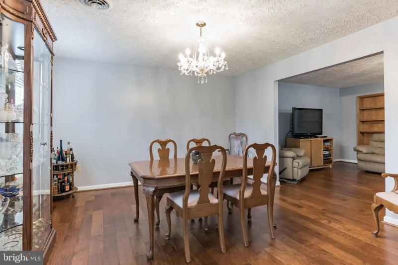 2520 Cecil Ln - Photo 3 of 7