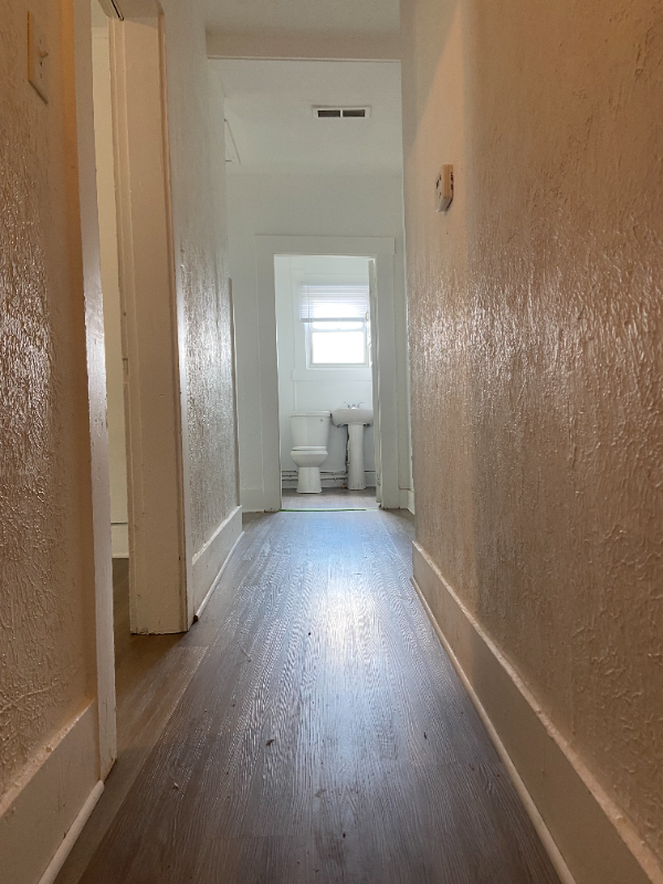 223 1/2 S East St - Photo 3 of 7