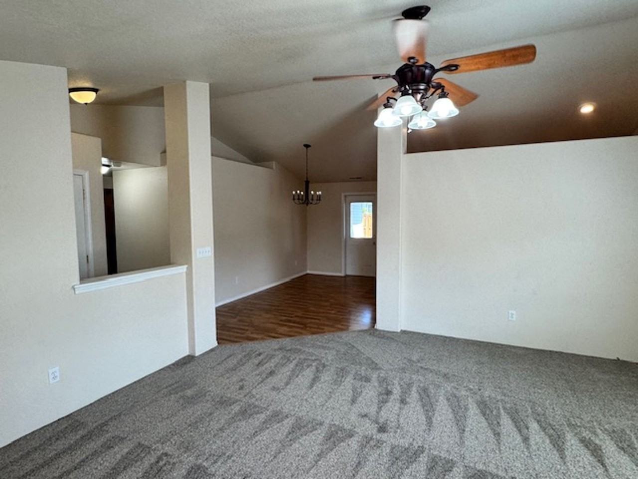 1919 Green Valley Way - Photo 4 of 28