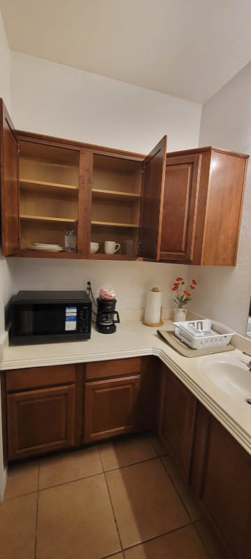 6924 W Southgate Ave - Photo 2 of 6