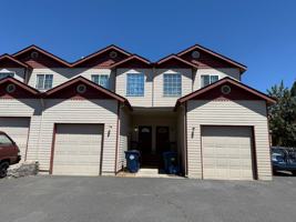 featured image of 2332 Ne Ocker Dr #3