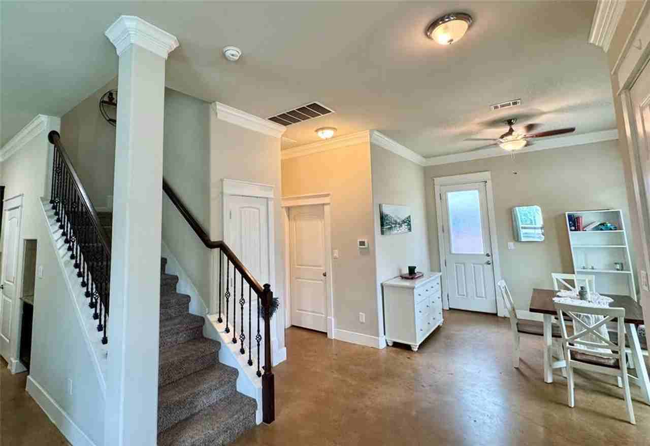 4420 Red River St - Photo 4 of 13