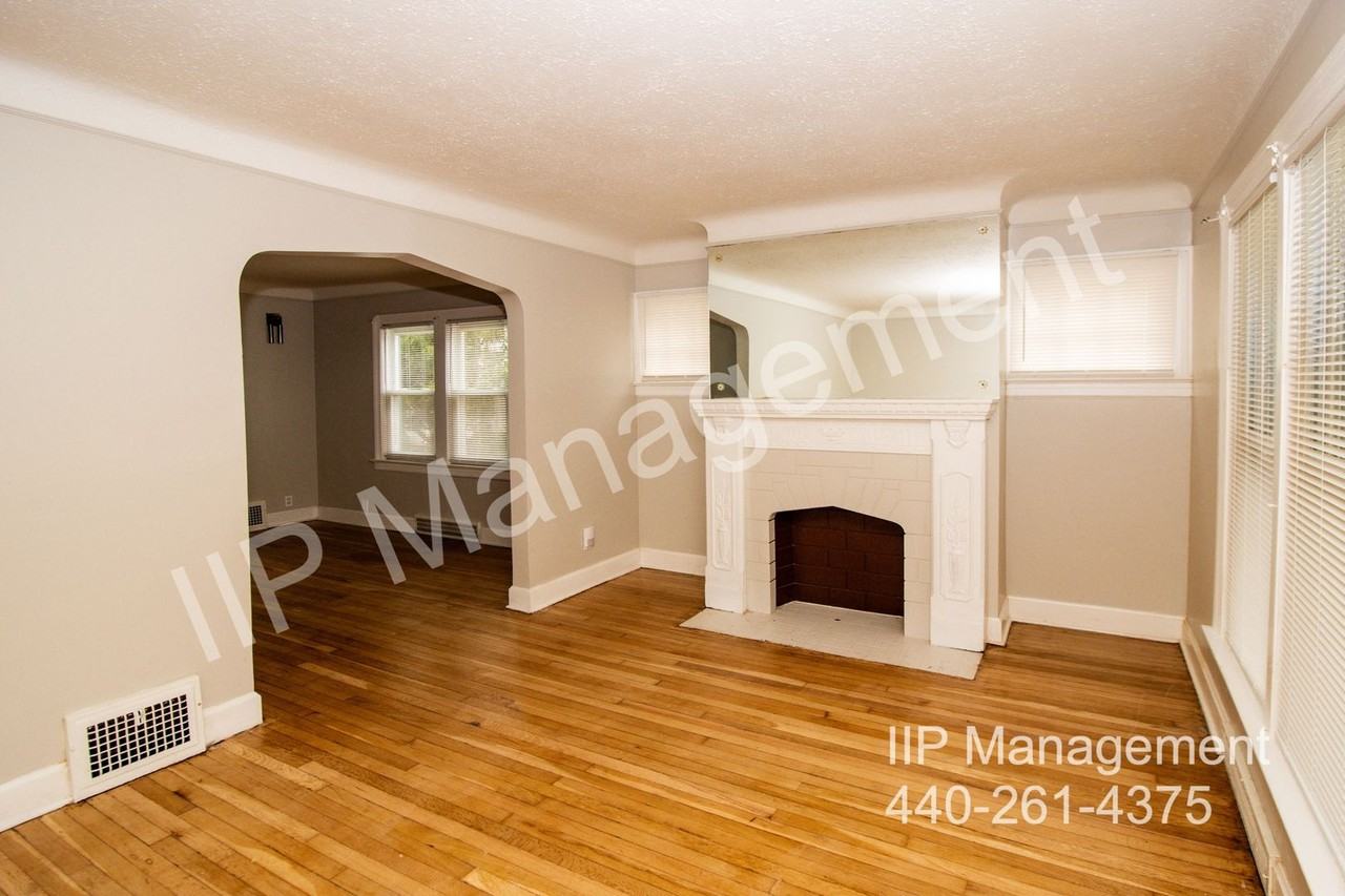 340 E 197th St - Photo 2 of 20